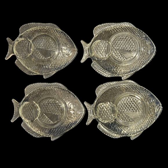 Set of 4 Vintage Clear Glass Fish Shaped Plates 8"x6.5" Textured Design - Picture 5 of 5